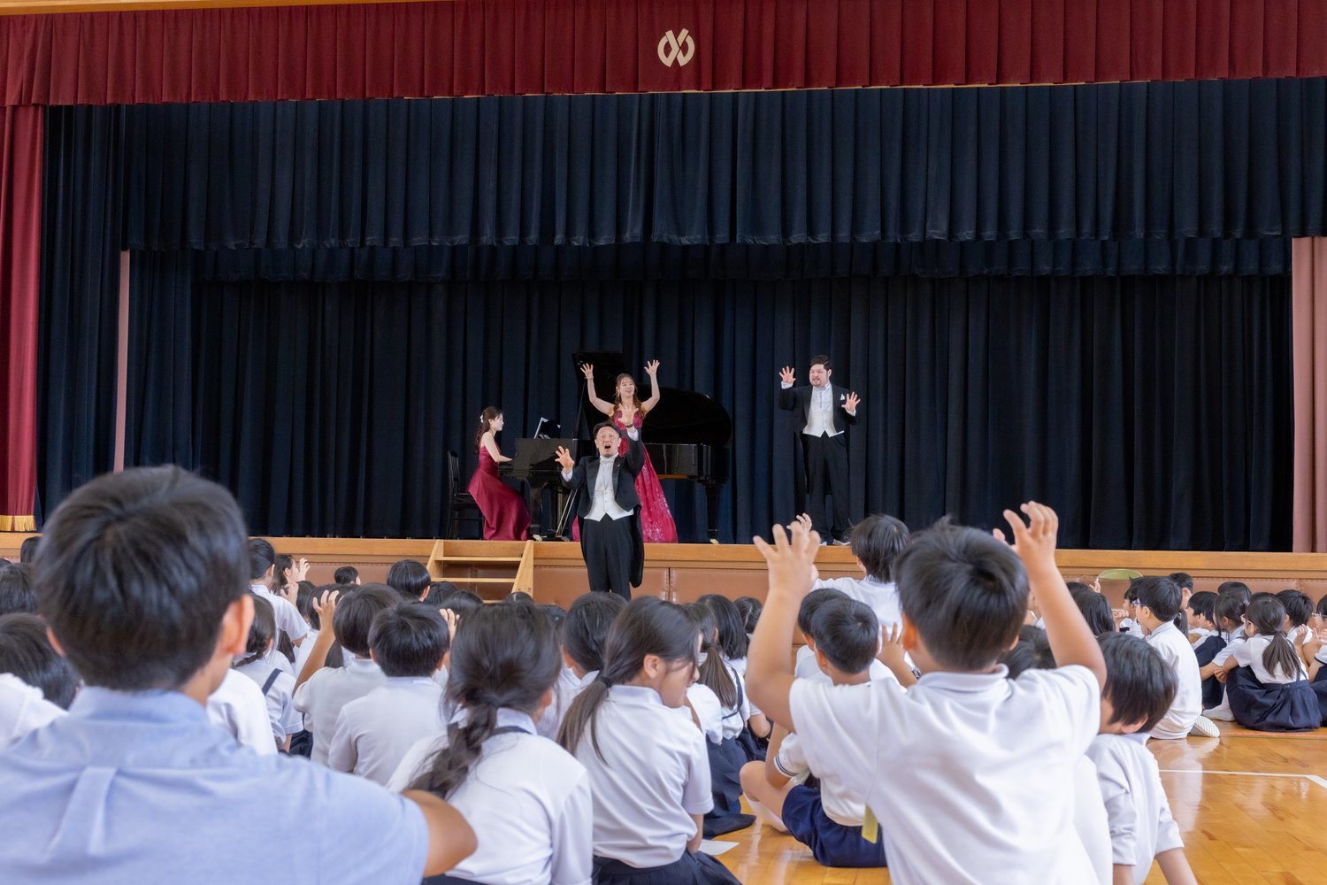 小学校公演　体育館　オペラ