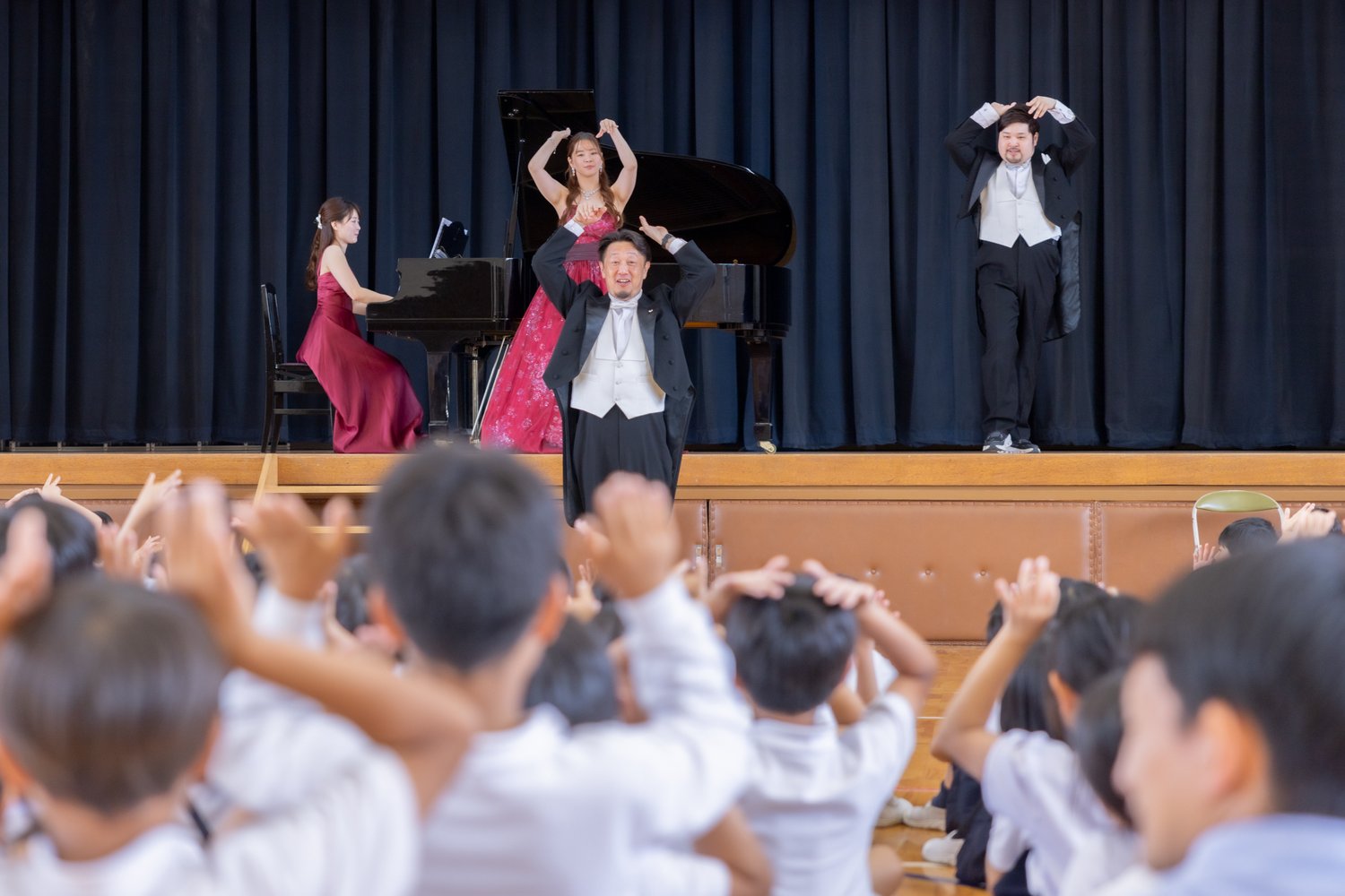 小学校体育館芸術鑑賞会