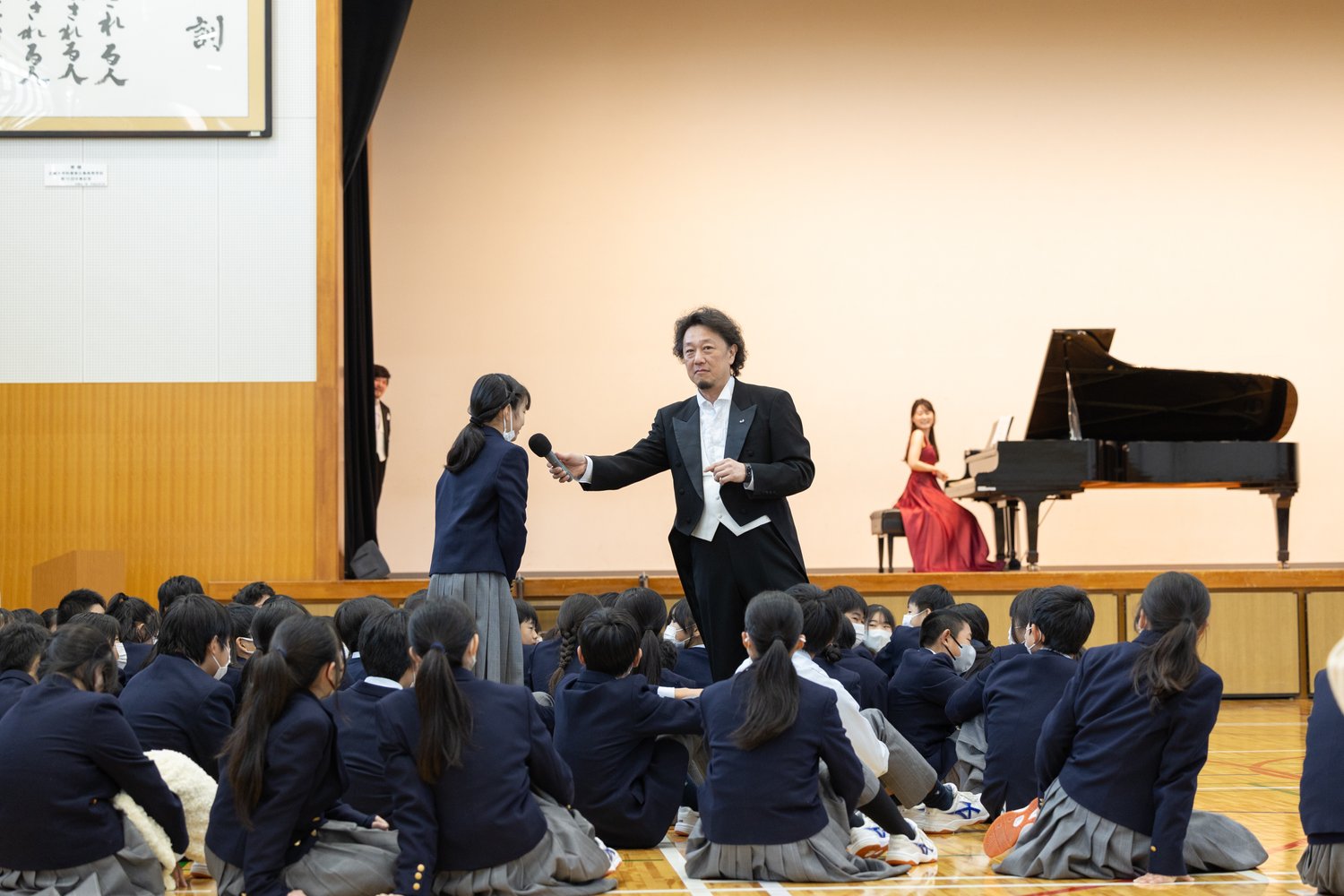 中学校 芸術鑑賞会 体育館 オペラ 生演奏