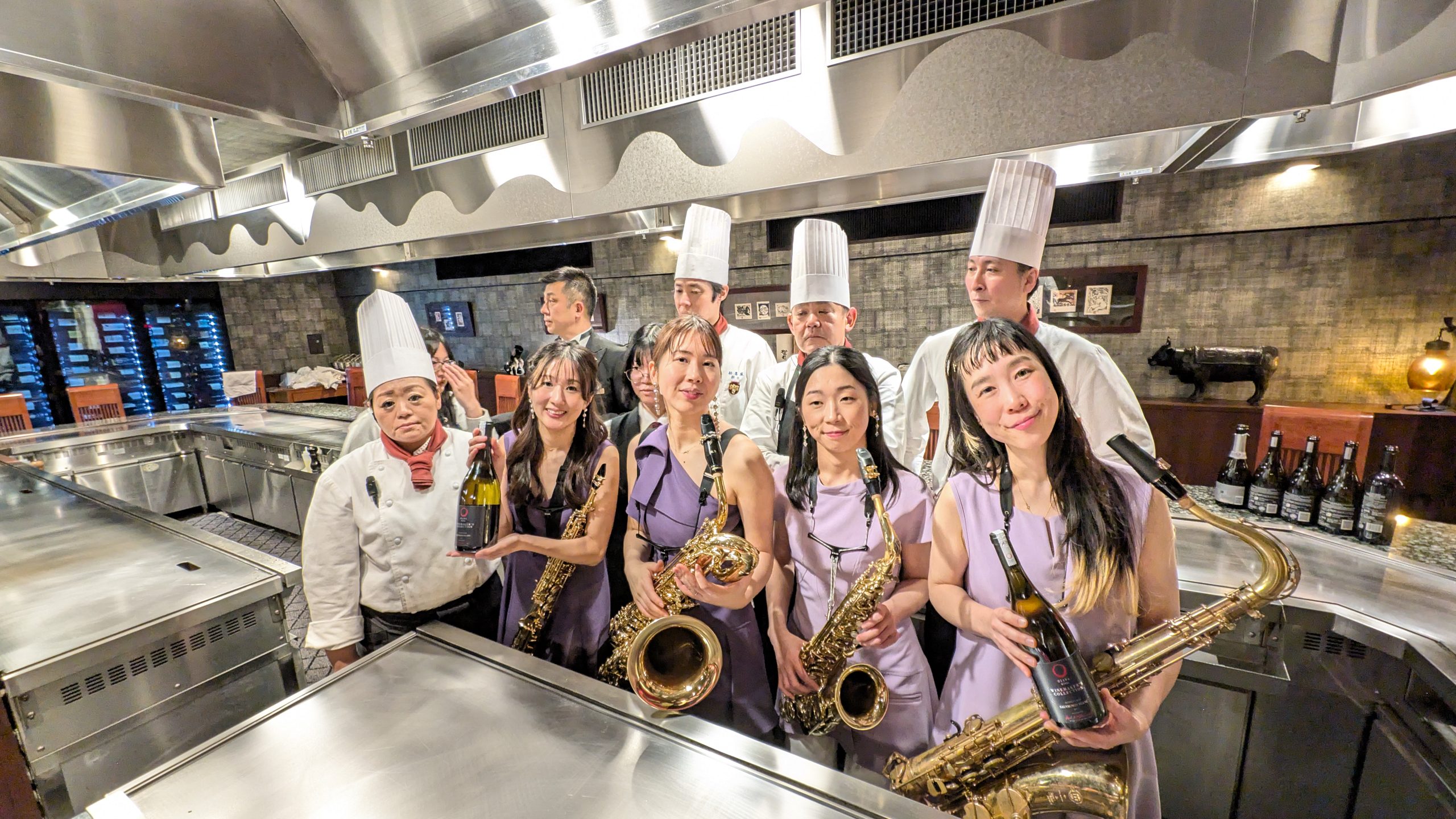 サクソフォンカルテット 紫の衣装 コンサート